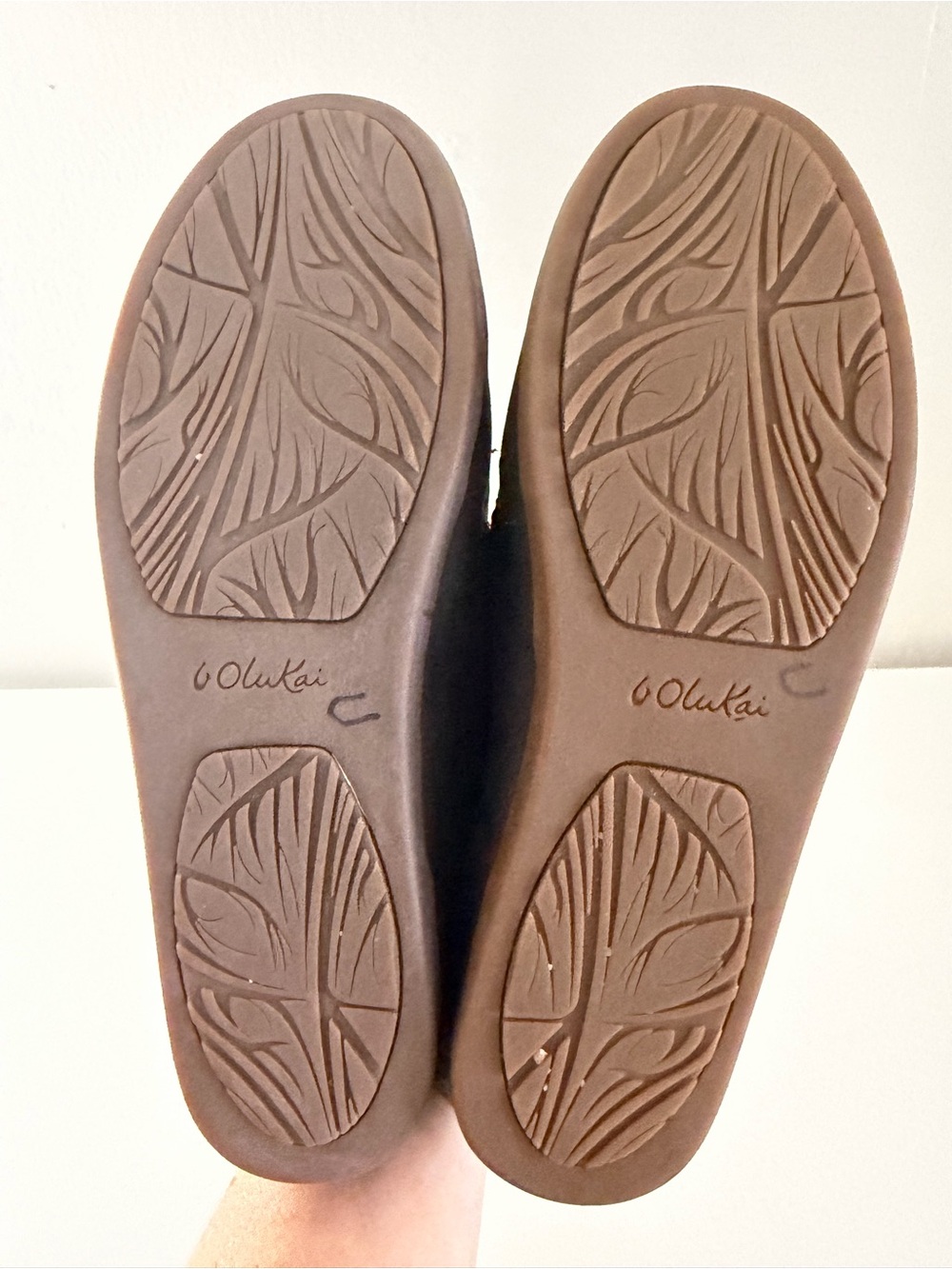 OluKai Nohea Nubuck dark brown leather loafer with floral etching women’s 9.5 - Picture 10 of 13